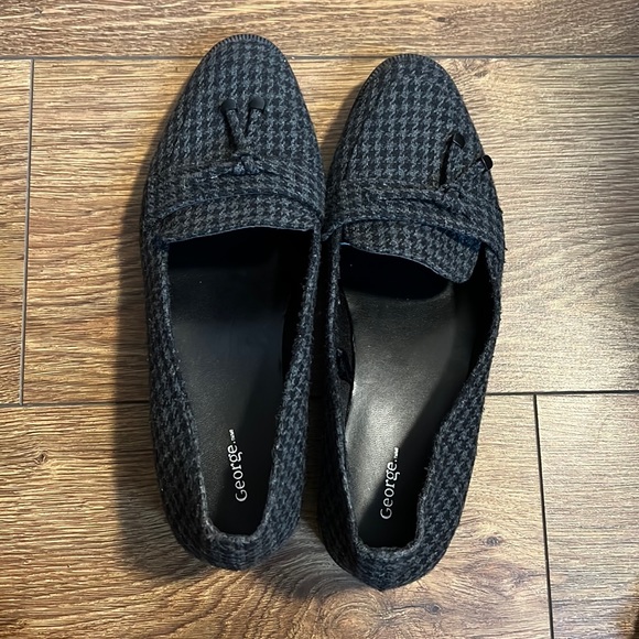 George Women ash and white loafers. US 9. - Picture 7 of 8